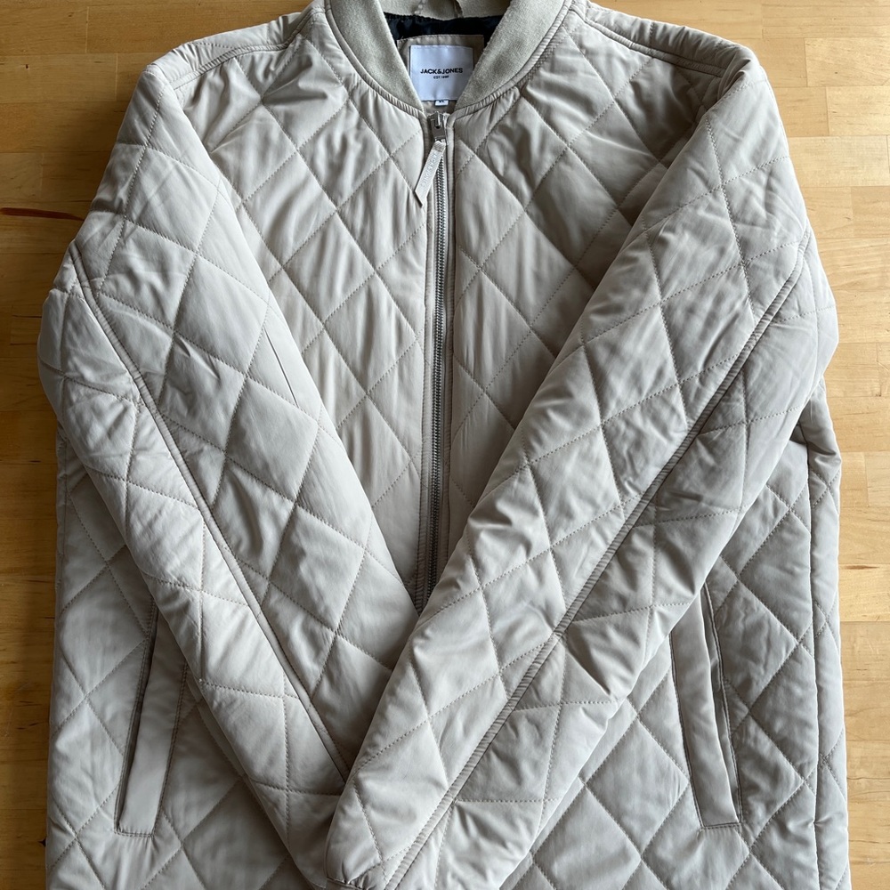 Jack & Jones Quilted Bomber Jacket in Light Beige